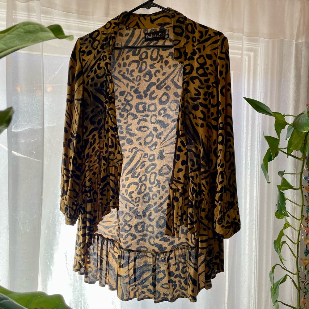 Animal print button front blouse 🦒